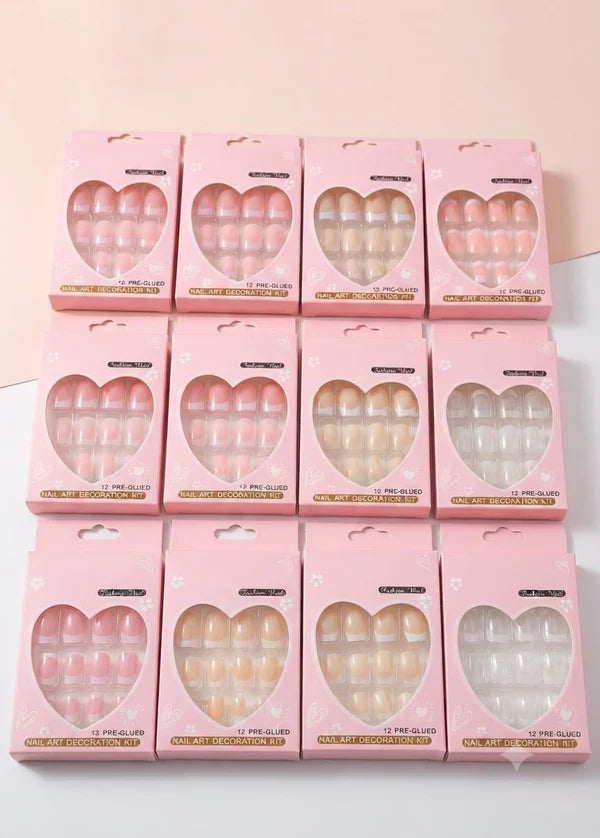 **12PCS Fashion Stick-On Nail Art Set**